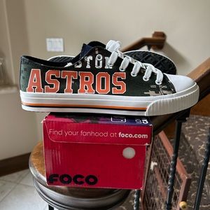 Astros canvas tennis shoes men’s size 9 brand new never been used.